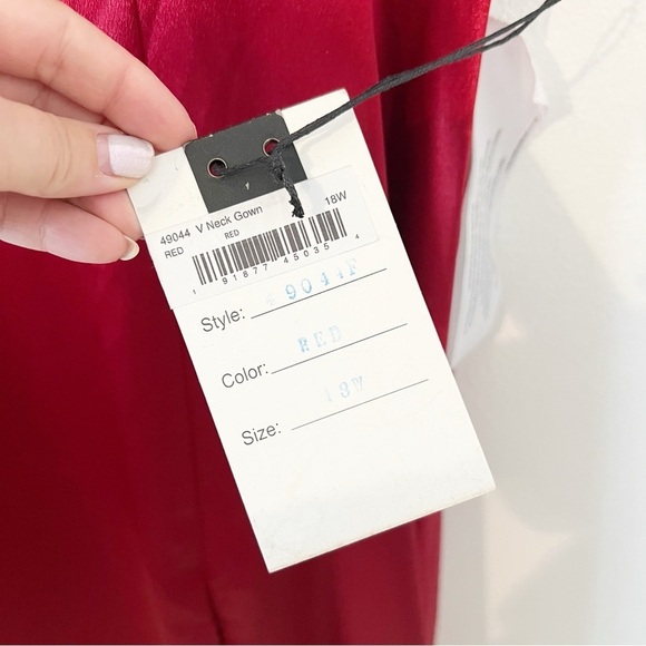 NWT NEW MAC DUGGAL Red Satin Formal Dress Size 18W 49044F - Picture 7 of 7